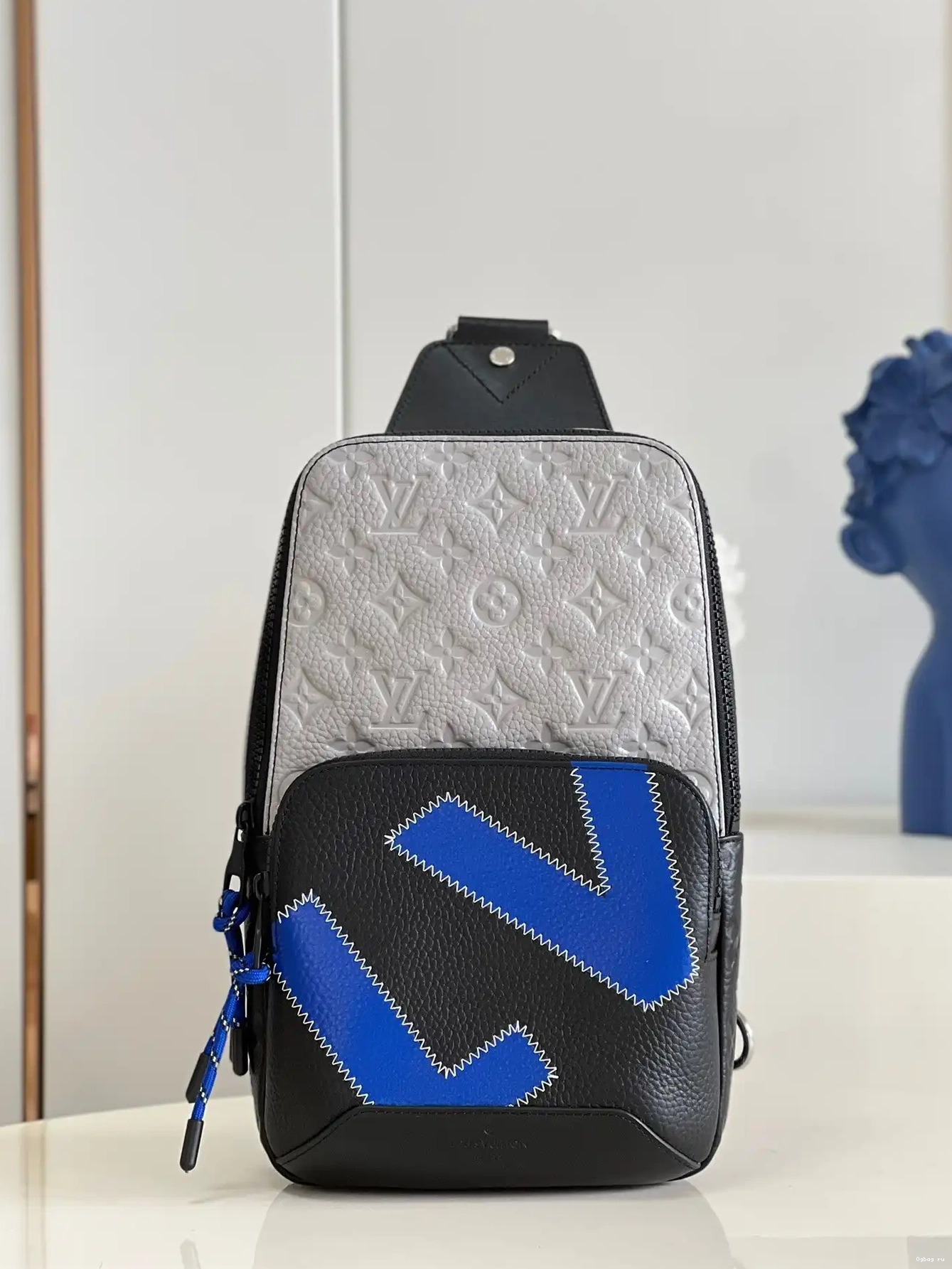 LOUIS AVENUE VUITTON SLINGBAG 0706